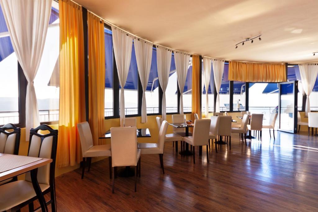 Hotel Flanona プロミン エクステリア 写真